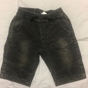 Boys grey jean shorts. Size 7.